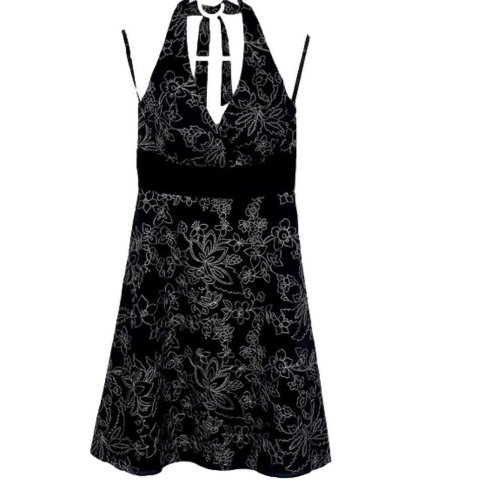 𝅺White House Black Market Embroidered Sundress, Size 2, Black & White.